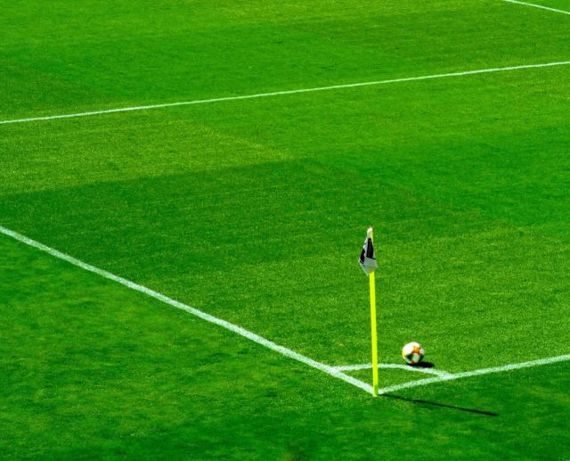 みなさんこんにちは

FIFA World Cup 2026
いよいよ、決勝へ。

スペイン × アルゼンチン
決勝戦を前に、
2つの国の
「美の習慣」に注目。

まずは

太陽の国スペイン
日本よりも日差しが
非常に強いため、
日常使いから
SPF50以上のものを推奨。
2〜3時間おきの
塗り直しが鉄則です。

そして
アルゼンチンは、
乾燥した気候と
強い日差しに要注意！
自然由来の美容習慣や、
肌をいたわる
シンプルなケアが人気。

国が変われば、
美しさへのアプローチも変わる。
世界の美容を知ると、
いつものケアが少し楽しく
なりますね。

そしてワールドカップは
世界一をかけた一戦へ。

どちらの国も
がんばって！